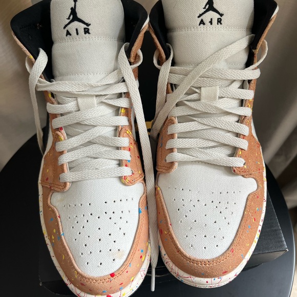 Air Jordan 1 Mid SE - Picture 2 of 8